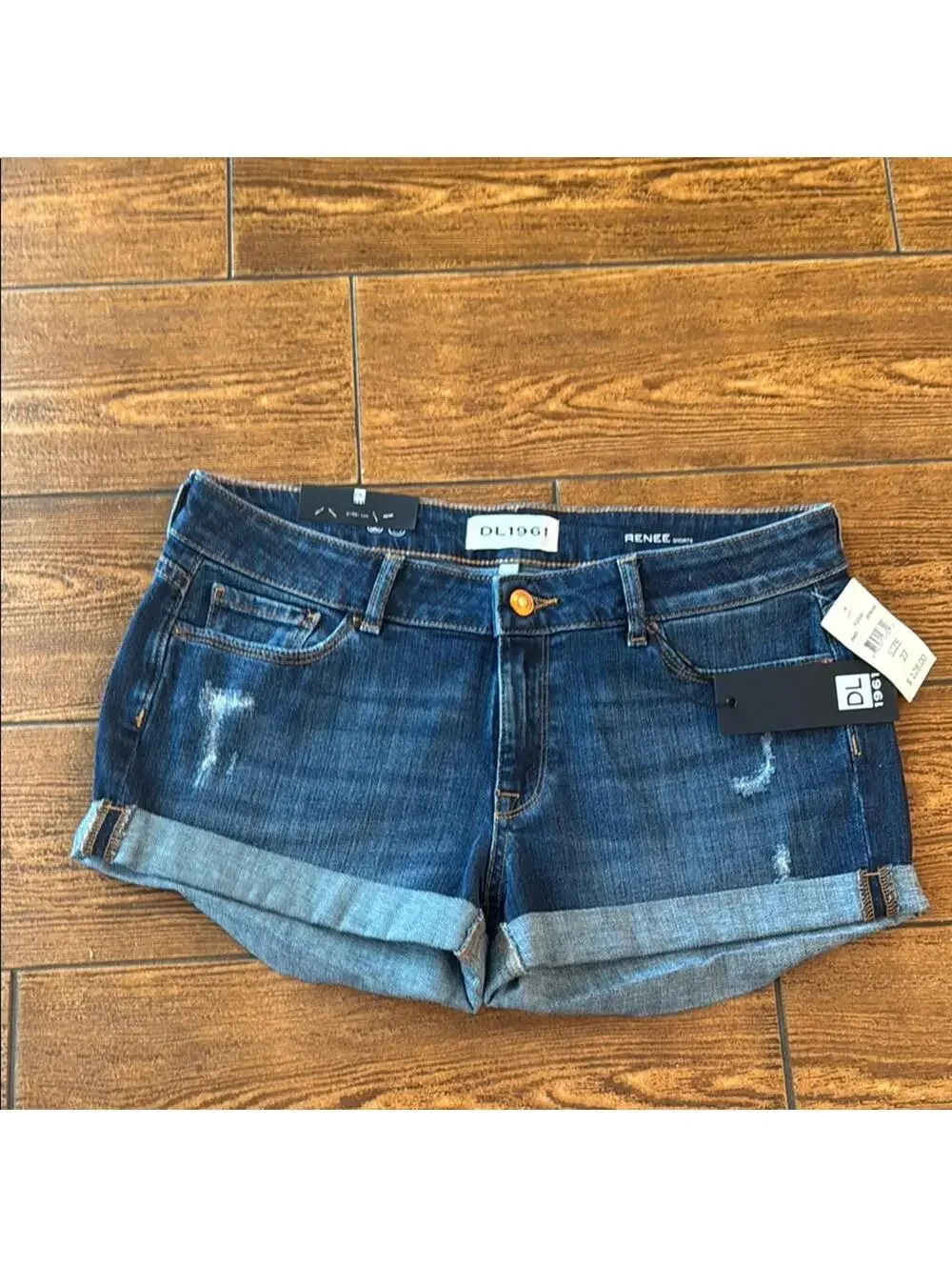 DL 1961 RENEE SHORTS $128 RETAIL